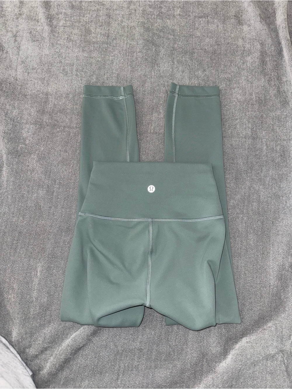 Lululemon wunder train high rise leggings in a sage green color sz 0 athletic